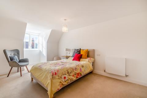 1 bedroom flat for sale, The Broadway, Amersham