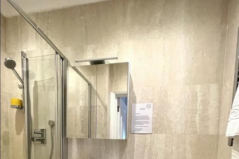 1 bedroom apartment to rent, Mayfair, London. W1J.