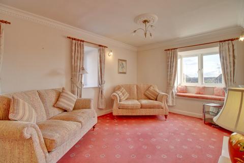 2 bedroom flat for sale, Regent Crescent, Horsforth, Leeds, West Yorkshire, LS18