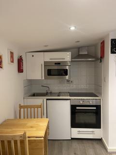 Studio to rent - James Avenue