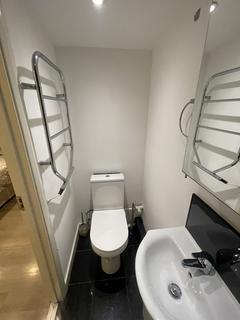 Studio to rent - James Avenue