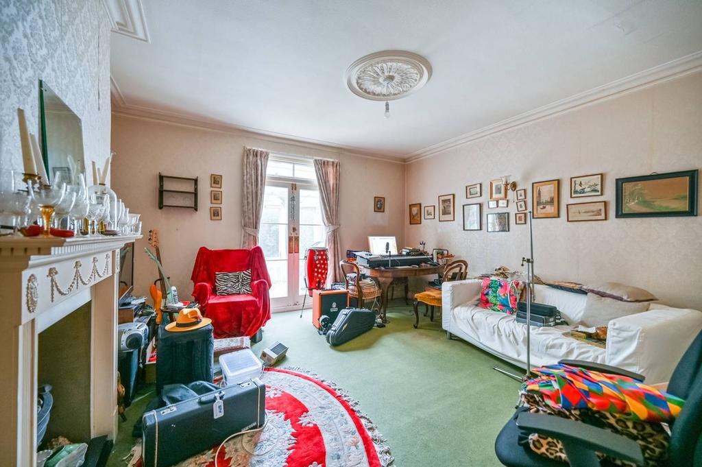 Howard Road, New Malden, KT3 4 bed semidetached house for sale £825,000