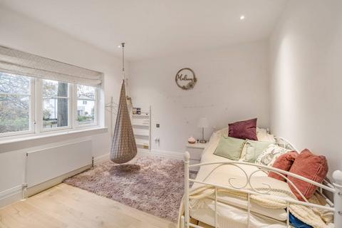 8 Daffodil Crescent, Barnet, EN4 0EB