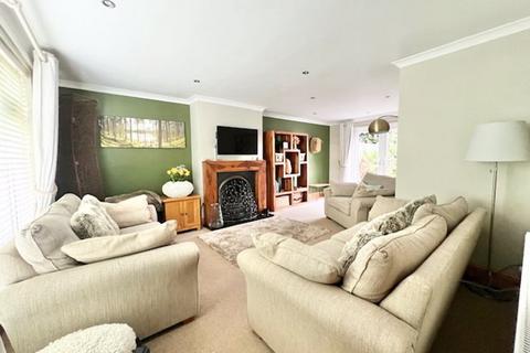 3 bedroom semi-detached house for sale - ST PETERS CLOSE, HOLTON LE CLAY