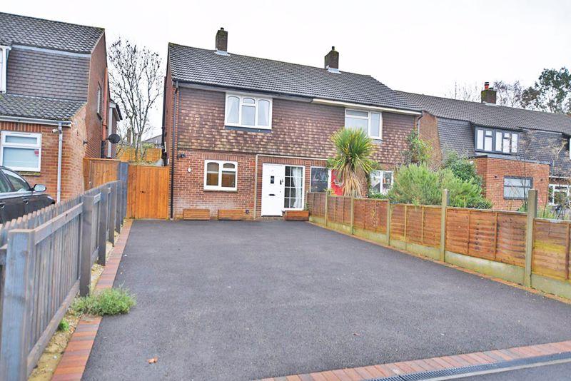 Hillary Road, Maidstone 2 bed semidetached house to rent £1,300 pcm