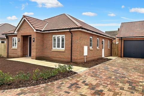 3 bedroom bungalow for sale - 14 Batts Meadow, North Petherton, Bridgwater, Somerset, TA6