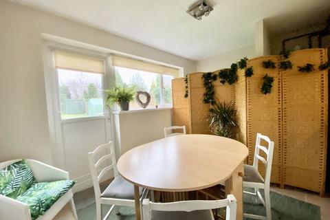 32 Forge Lane, Little Aston, Sutton Coldfield, B74 3BE