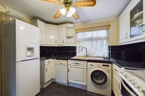 71 Mayflower Close, South Ockendon, RM15 6HZ