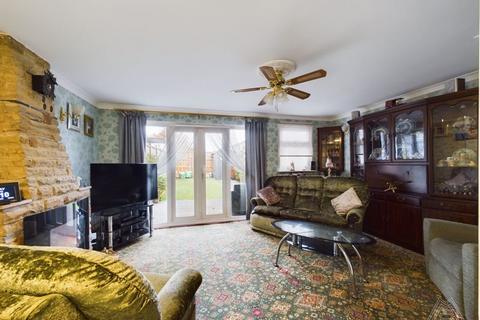 71 Mayflower Close, South Ockendon, RM15 6HZ