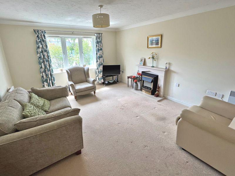 Brookley Road, Brockenhurst 1 bed apartment to rent £850 pcm (£196 pw)