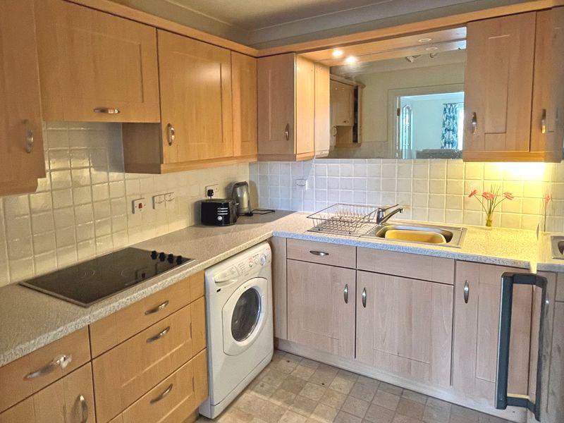 Brookley Road, Brockenhurst 1 bed apartment to rent £850 pcm (£196 pw)