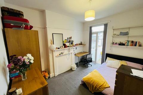 5 bedroom house share to rent - 8 Alton Road