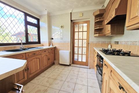 3 bedroom link detached house for sale, Windsor Way, Rayleigh, Essex