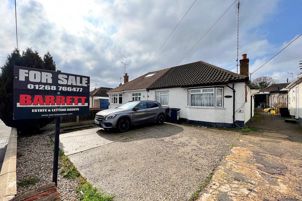 Grove Road, Rayleigh, Essex 2 bed semidetached bungalow £299,995