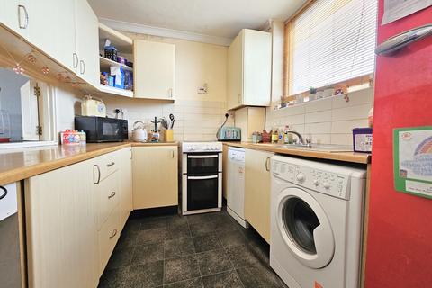 3 bedroom flat for sale, Eastwood Road, Rayleigh, Essex