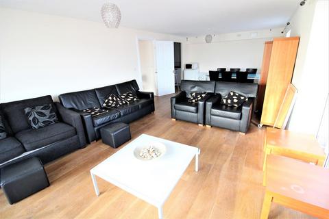 2 bedroom flat to rent, Chichester Wharf, Erith