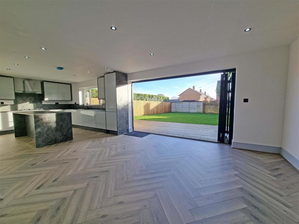Superb kitchen dining family room