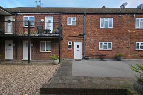 2 bedroom flat to rent, a Stratford Road, Shirley, Solihull