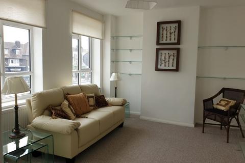 2 bedroom flat to rent, a Stratford Road, Shirley, Solihull