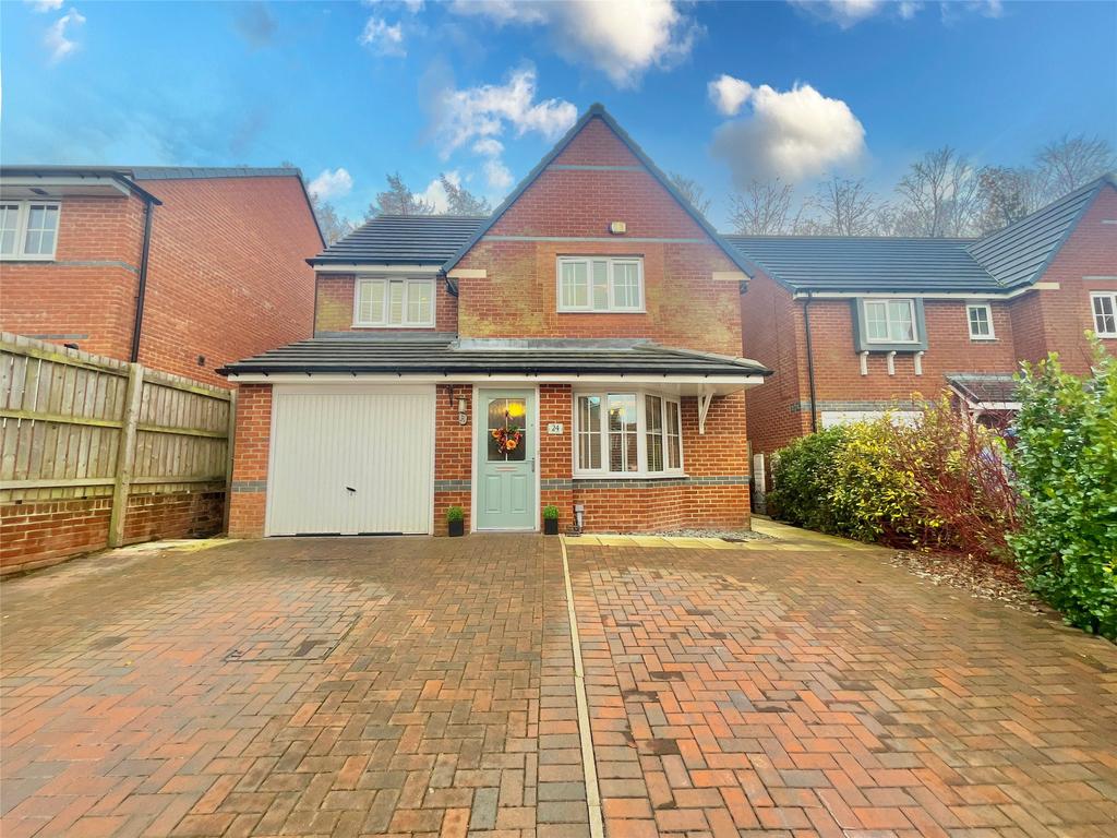 Aspen Grove, Burnopfield, NE16 3 bed detached house £235,000