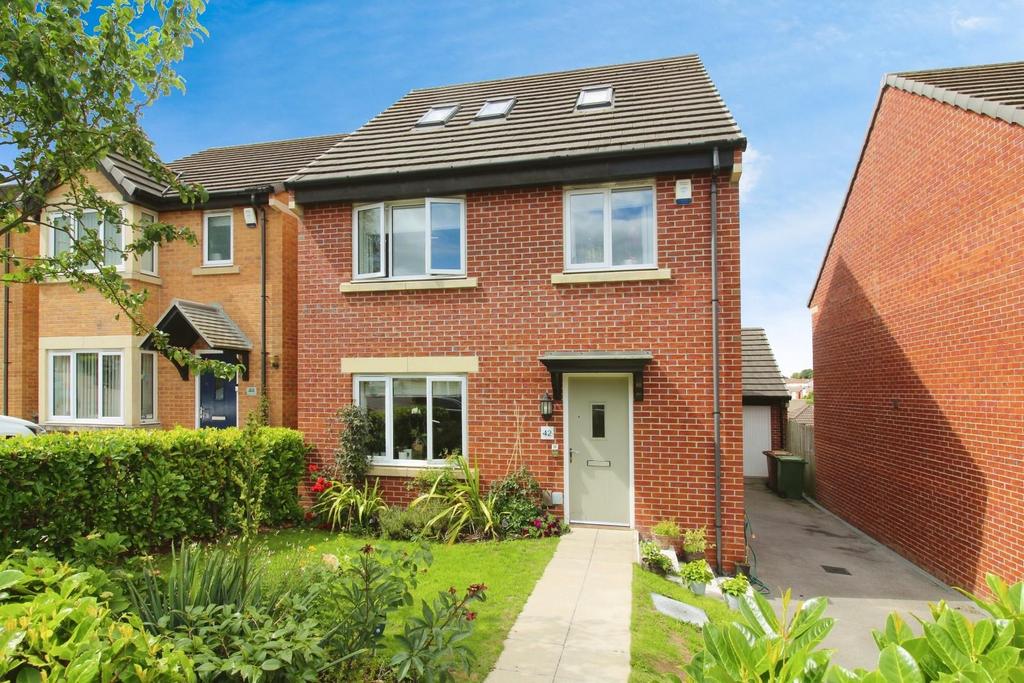 Round Hill Road, Pudsey 4 bed detached house for sale £435,000