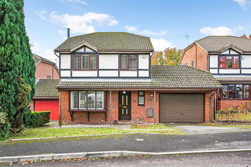 Blackberry Close, Clanfield 4 bed detached house to rent £1,850 pcm
