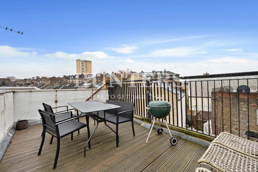 Charteris Road, London, NW6 4 bed flat for sale £750,000