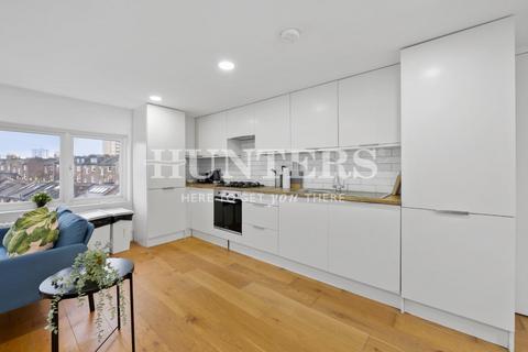 4 bedroom flat for sale, Charteris Road, London, NW6