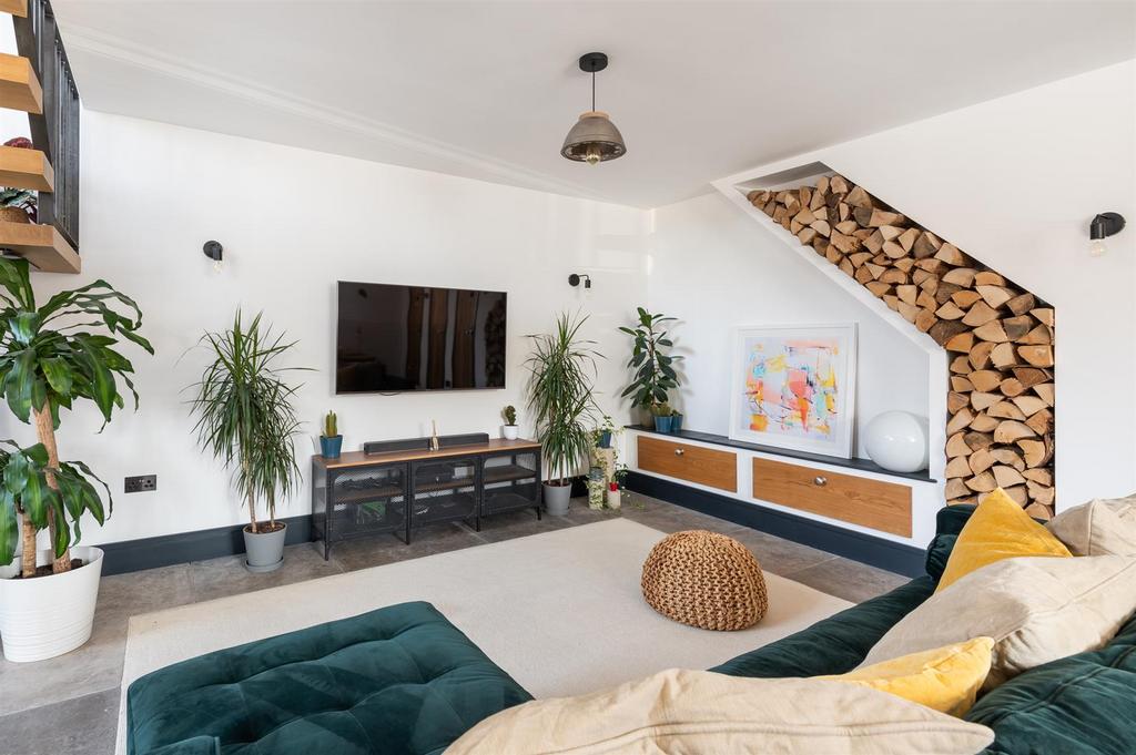 OPEN-PLAN LIVING &amp; KITCHEN
