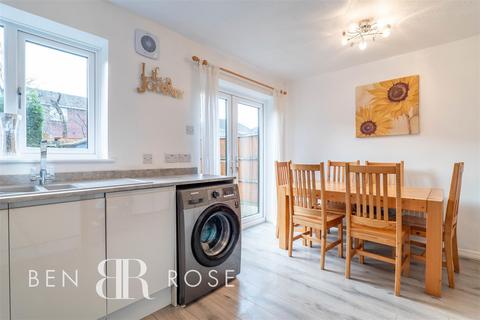 14 Summerfield, Leyland, PR25 3ZG