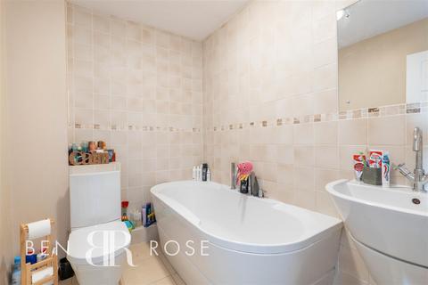 14 Summerfield, Leyland, PR25 3ZG