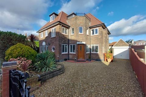 5 bedroom detached house for sale - Ryndle Walk, Scarborough