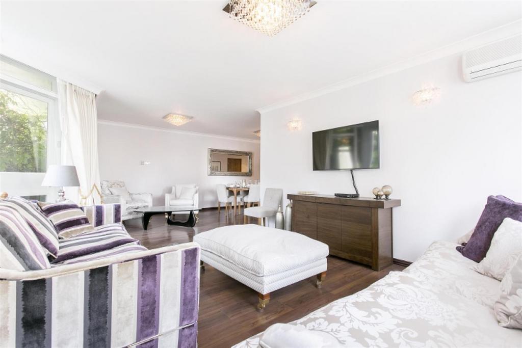 Hyde Park Towers, 1 Porchester Gate, Hyde Park 3 bed flat for sale £