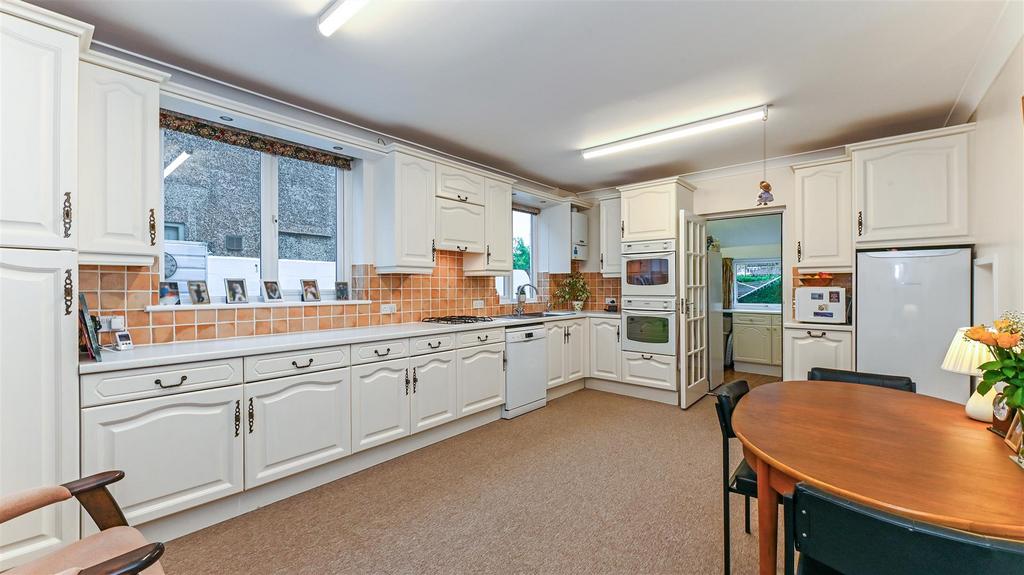 Marshall Avenue, Bognor Regis 5 bed detached house for sale £550,000