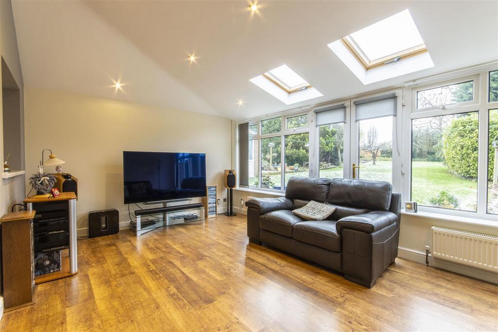 Calow Lane, Hasland, Chesterfield 3 bed detached house for sale £325,000