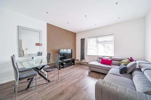 4 bedroom flat for sale, The Vale, Golders Green, London, NW11