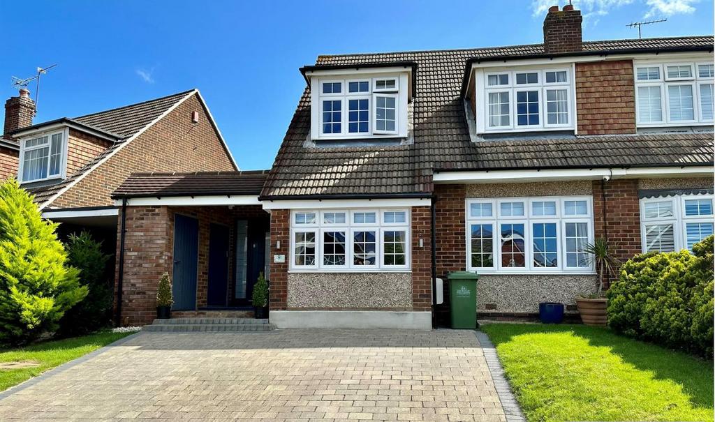 Lulworth Avenue, Goffs Oak 3 bed semidetached house for sale £629,995