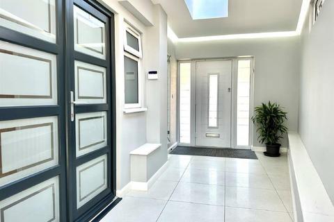 9 Lulworth Avenue, Goffs Oak, Waltham Cross, EN7 5LA