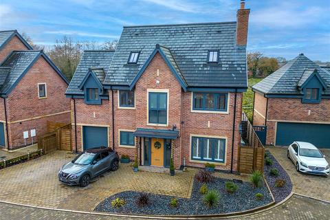 5 bedroom detached house for sale, Meadow View, Alsager