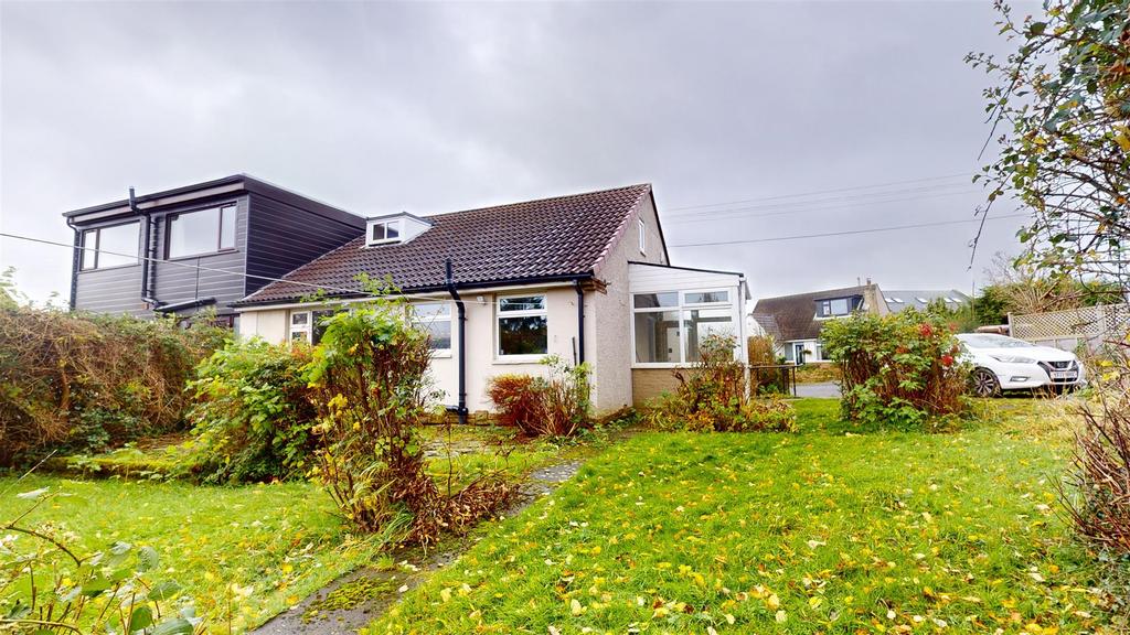 Maryville Avenue, Hove Edge, Brighouse 3 bed semidetached bungalow for