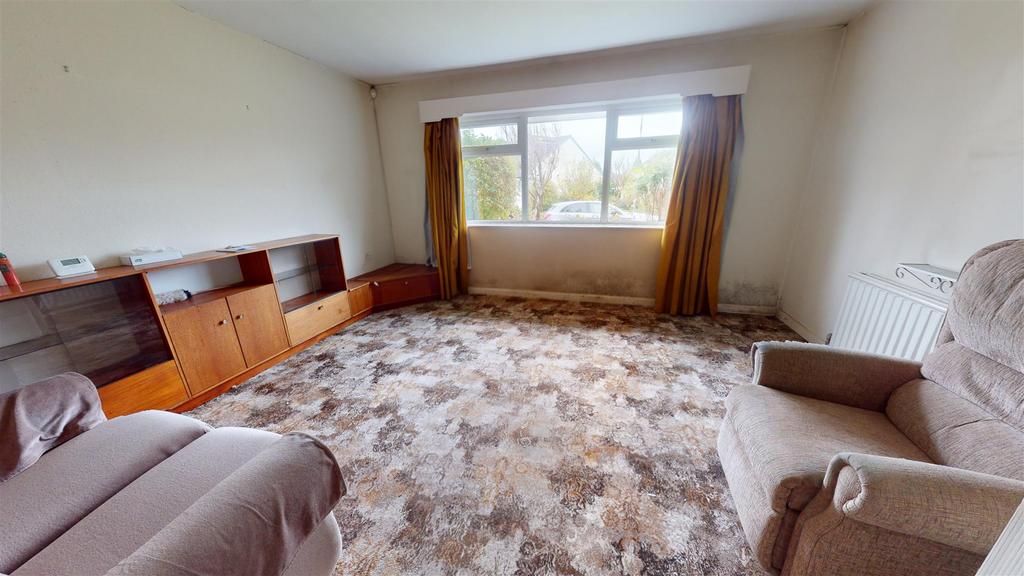 Maryville Avenue, Hove Edge, Brighouse 3 bed semidetached bungalow for