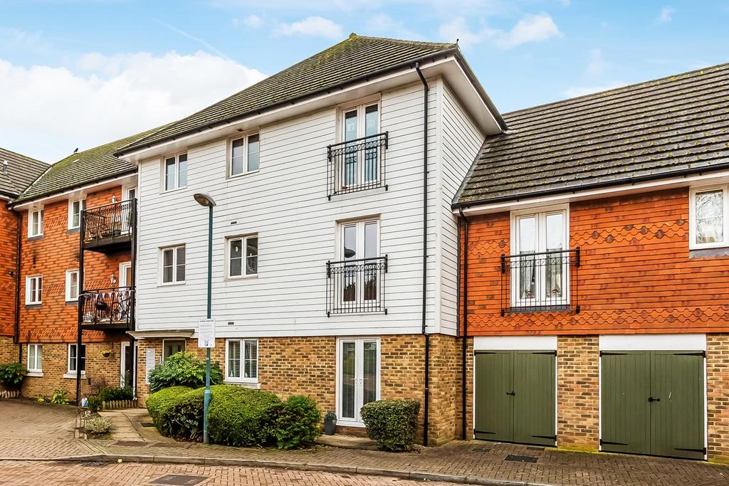 Albion Way, Edenbridge, TN8 2 bed apartment for sale £285,000