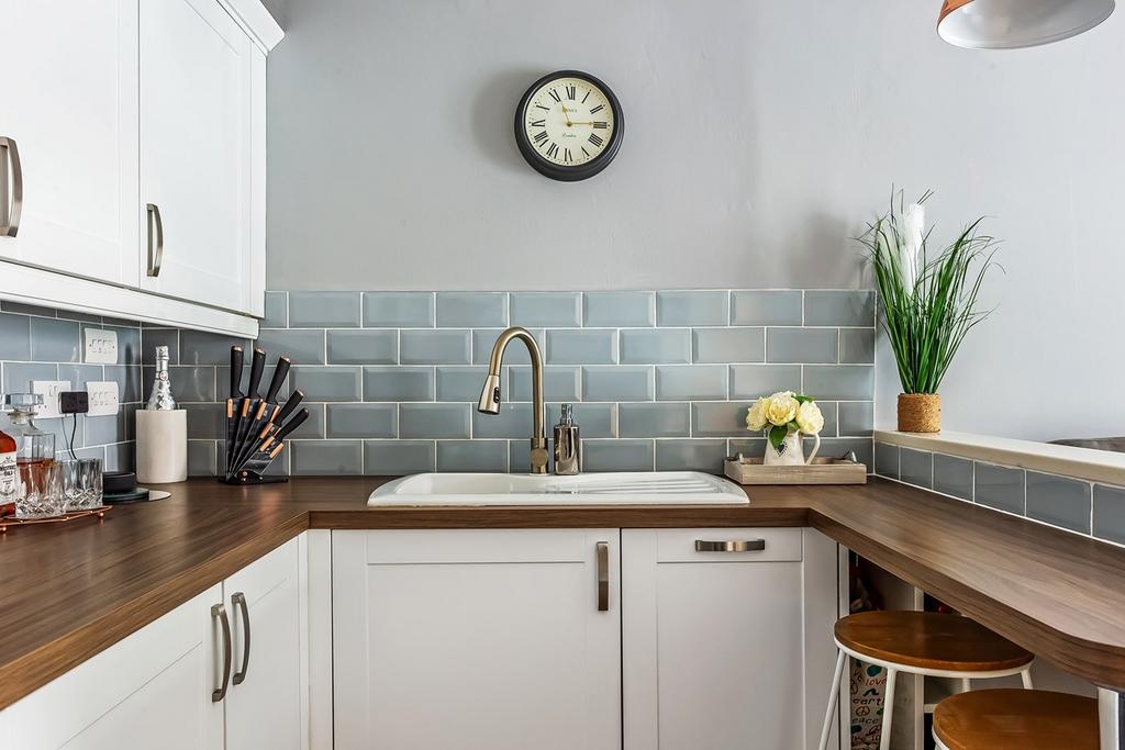 Albion Way, Edenbridge, TN8 2 bed apartment for sale £285,000