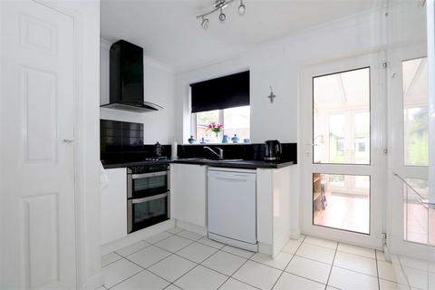 12 Cotmore Gardens, Thame, OX9 3LZ