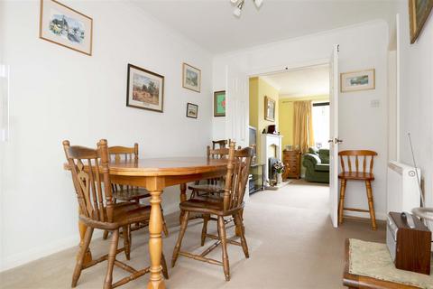 12 Cotmore Gardens, Thame, OX9 3LZ