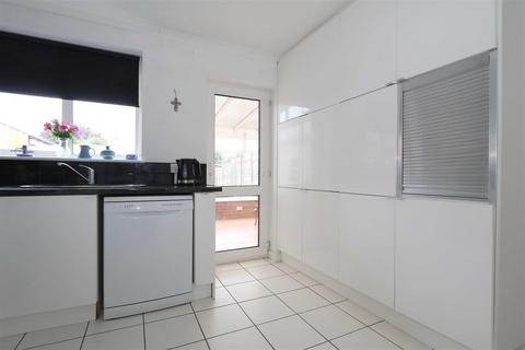 12 Cotmore Gardens, Thame, OX9 3LZ