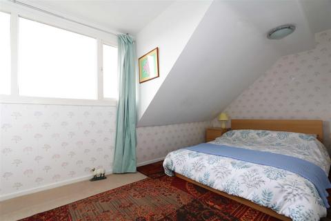 12 Cotmore Gardens, Thame, OX9 3LZ