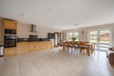 24 Carters Lane, Long Crendon, Aylesbury, HP18 9DE