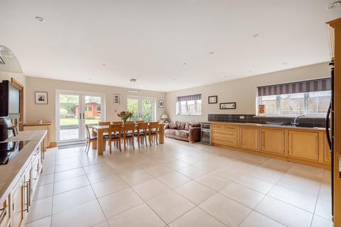24 Carters Lane, Long Crendon, Aylesbury, HP18 9DE