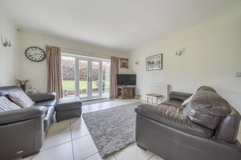 5 Blanes Close, Long Crendon, Aylesbury, HP18 9GD